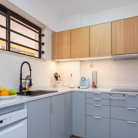 Apartament Marina 2bdr With Balcony & Pool - 5min From By Lovelystay