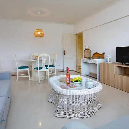 Marina 2bdr With Balcony & Pool - 5min From By Lovelystay Quarteira