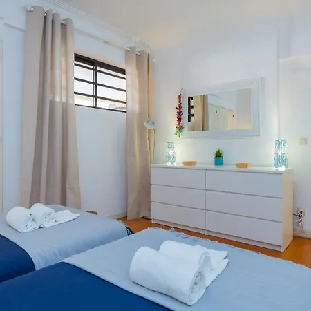 Marina 2bdr With Balcony & Pool - 5min From By Lovelystay Apartman Quarteira
