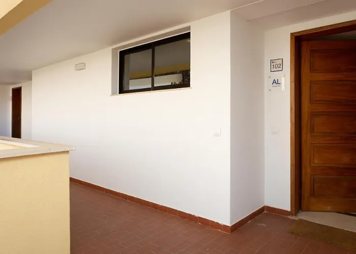 Marina 2bdr With Balcony & Pool - 5min From By Lovelystay Apartment