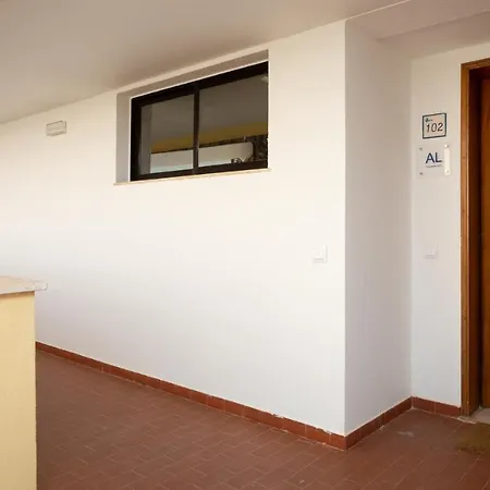 Marina 2bdr With Balcony & Pool - 5min From By Lovelystay Apartment