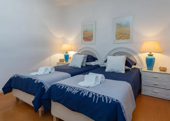 Marina 2bdr With Balcony & Pool - 5min From By Lovelystay