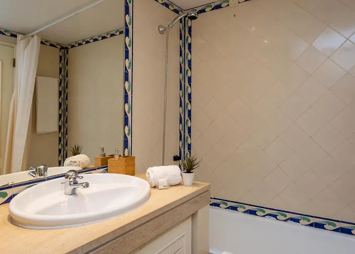 Marina 2bdr With Balcony & Pool - 5min From By Lovelystay Apartment *