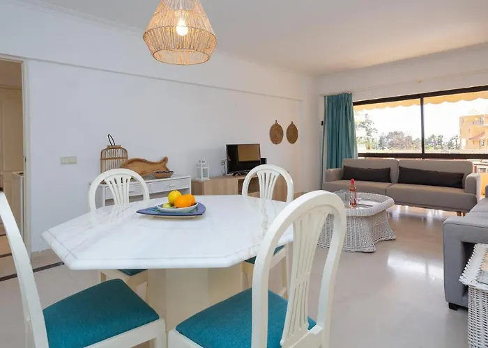 Marina 2bdr With Balcony & Pool - 5min From By Lovelystay Apartament *