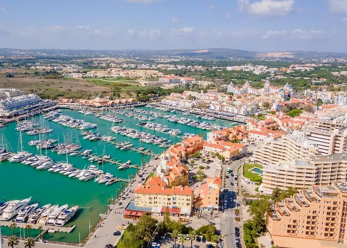 Marina 2bdr With Balcony & Pool - 5min From By Lovelystay